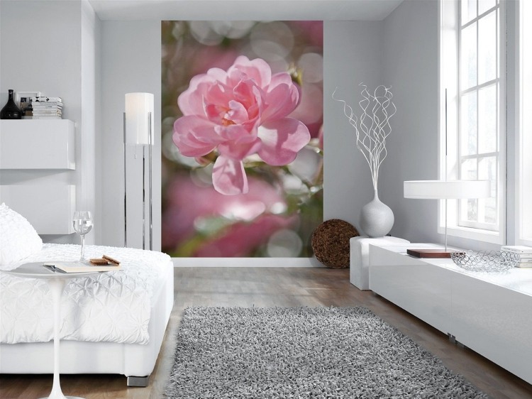 chambre-coucher-blanche-accent papier peint fleuri rose