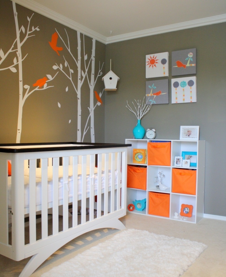 chambre-de-bébé-accents-orange-lit-deco-murale