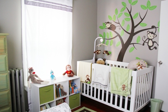 chambre-de-bébé-deco-murale-singes-lit-jouets