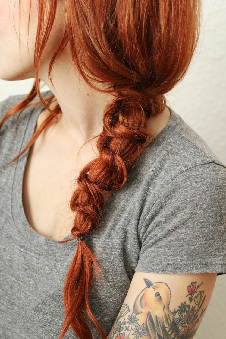 coiffure-facile-à-faire-tresse-laterale-cheveux-long-rouges