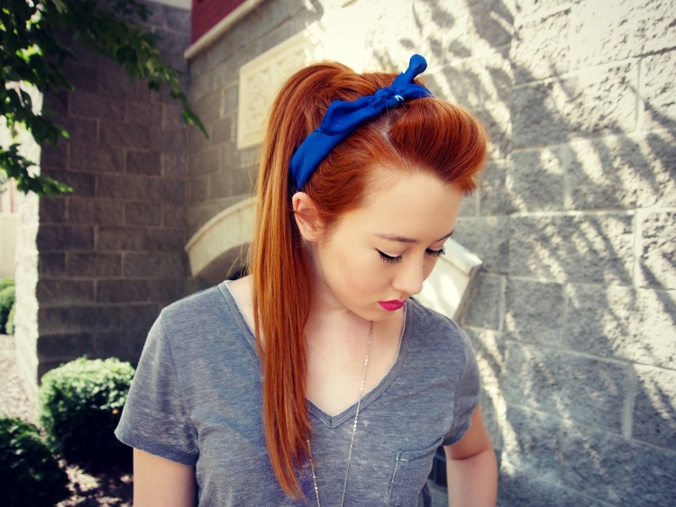coiffure-headband-tendance-bandeau-bleu-cheveux-roux