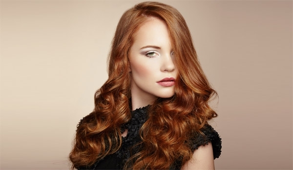 coiffure-pour-cheveux-long-frange-couleur-orange