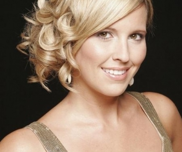 Coiffure pour cheveux mi long en 80 idées chic et élégantes