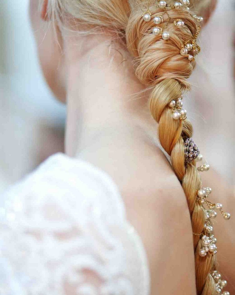 coiffure pour mariage -cheveux-longs-tresse-decoree-perles