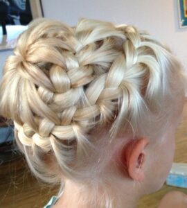 comment-chignon-tressé-forme-fleur-cheveux-long