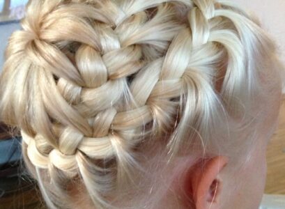 comment-chignon-tressé-forme-fleur-cheveux-long