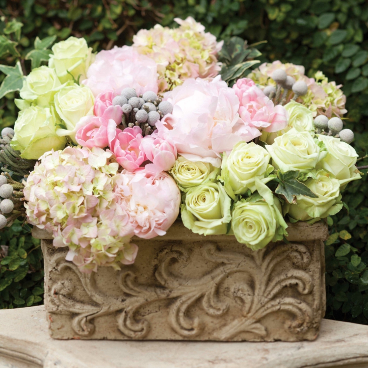 composition-florale pivoines roses hortensias vase vintage