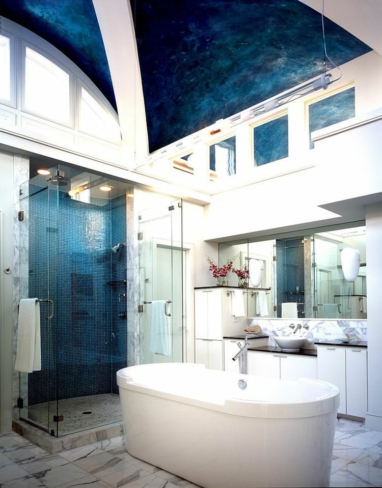 couleur salle de bain blanc bleu sol marbre mosaïque bleue