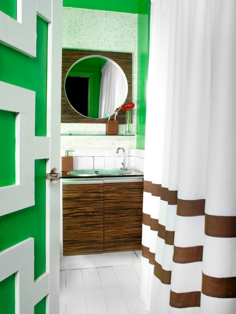 couleur-salle-bain-blanc-vert-accents-marron-meuble-bois