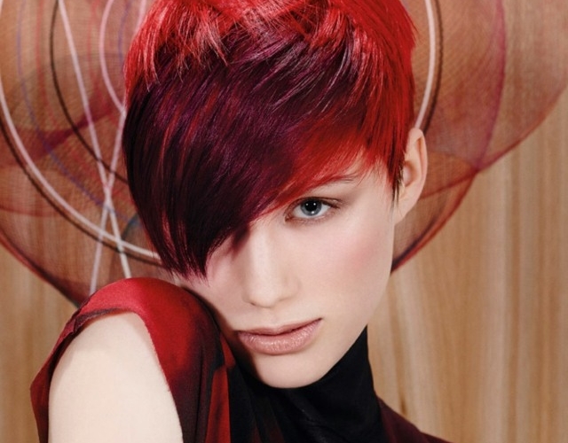 Coupe courte femme avec frange selon la forme du visage