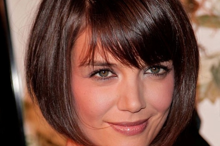 Coupe courte femme avec frange selon la forme du visage