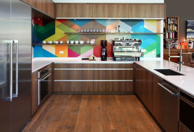 crédence-cuisine-papier-peint-motifs-géométriques-multicolores