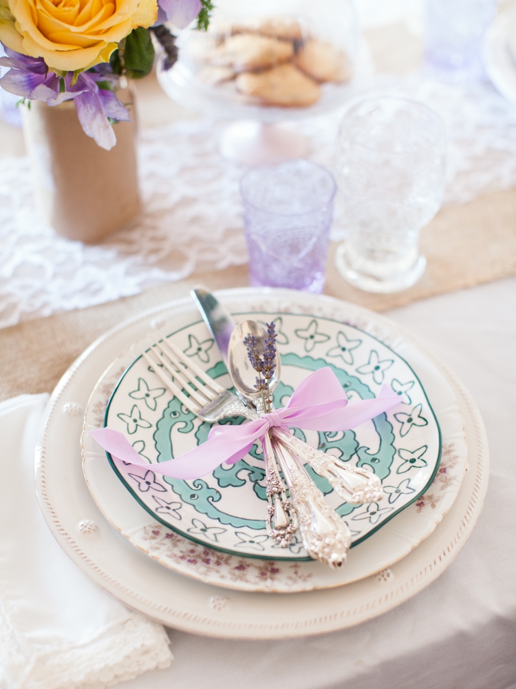 Déco table pour la fête des mères– fleurs comme accent