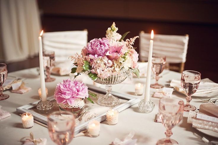 deco-mariage-table-chandelles-pivoines-bougies