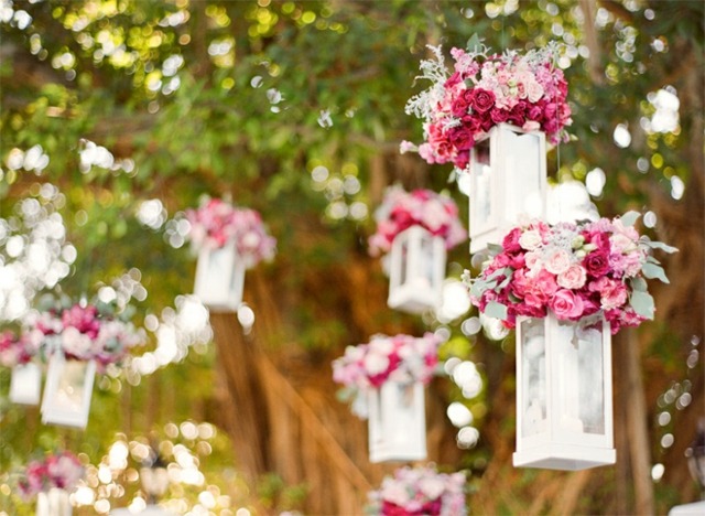 deco-mariage-table-lanternes-suspendues-roses déco de mariage