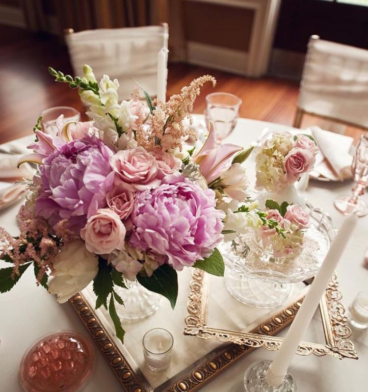 deco-mariage-table-pivoine-roses-chandelles-petits-bouquets2