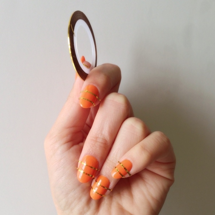 deco-ongles-bande-de-striping-tape-vernis-orange