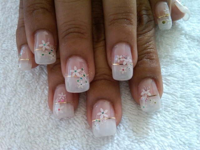deco-ongles-gel-idee-ete-motif-floral-papillons
