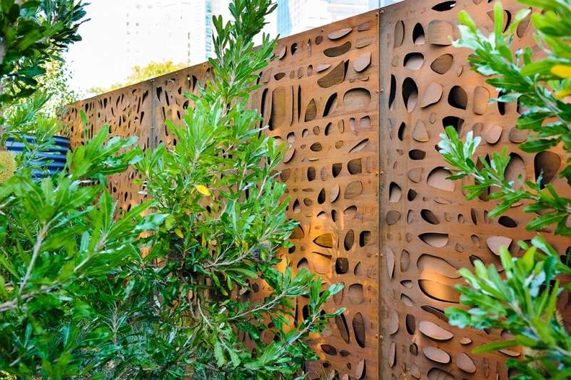decoration-jardin-mur-jardin-panneaux-acier-corten décoration jardin