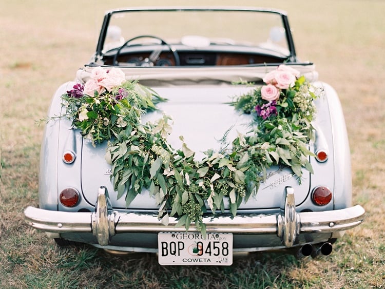 decoration-voiture-mariage-guirlande-verte-roses4 décoration voiture mariage