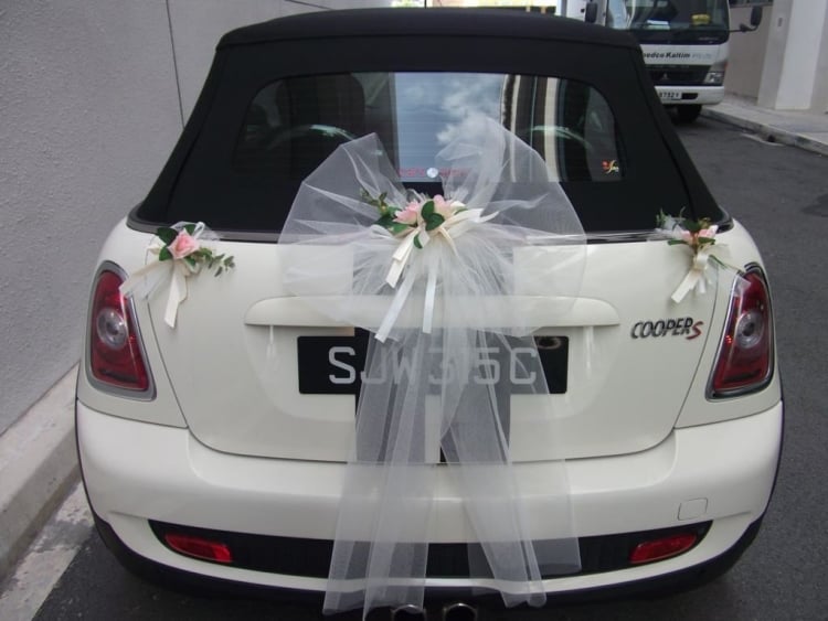 decoration-voiture-mariage-ruban-tulle-roses-rose décoration voiture mariage