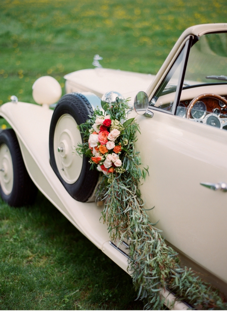 decoration-voiture-mariage-rétro-branchettes-saule-roses