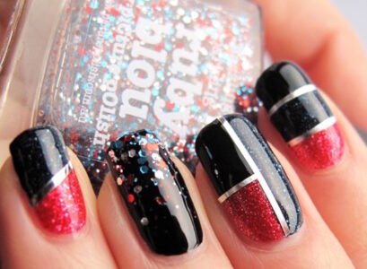 déco ongles avec bandes de striping tape et paillettes hexagonales