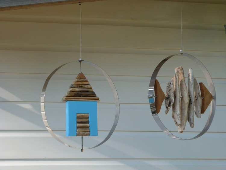 décoration-extérieure-porche-maison-poisson-bois-flotté