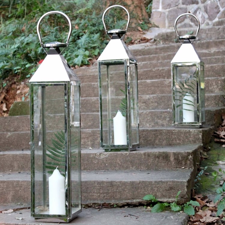 décoration-marches-jardin-lanternes-verre-métal-fougère