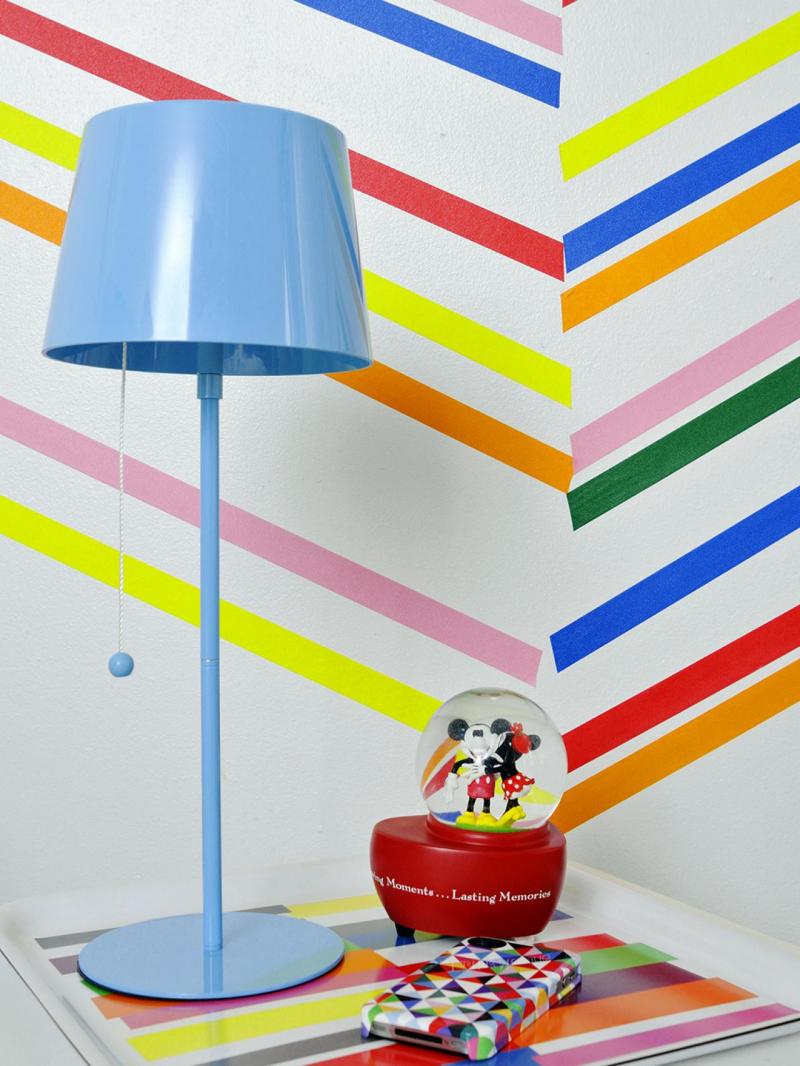décoration-mur-table-chevet-chambre-enfant masking tape