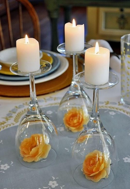 décoration-table-créative-chandeliers-verres-vin-envers