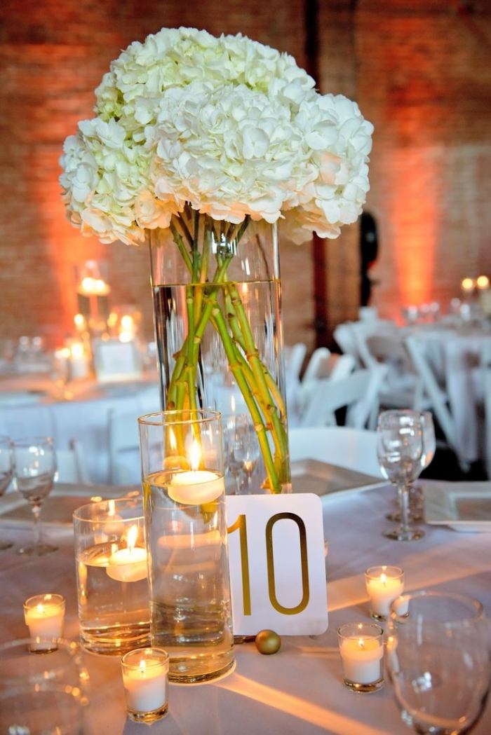 décoration-table-mariage-hauteur-hortensias-blancs-bougies-flottantes