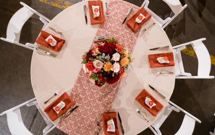 décoration-table-mariage-orange-chemin-table-motifs