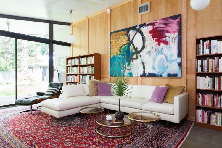 fauteuil-lounge-Eames-tapis-persan-tableau-abstrait
