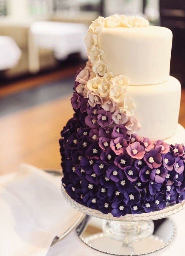 gâteau-mariage-3-étages-fleurs-blanc-rose-mauve-violet