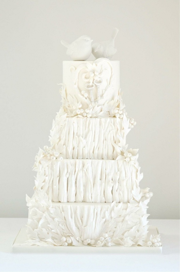 gâteau-mariage-blanc-carré-décoré-figurines-oiseaux