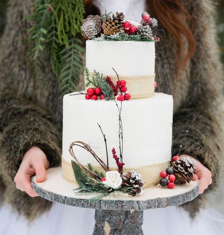 gâteau-mariage-hiver-décoré-pommes-pin-brins