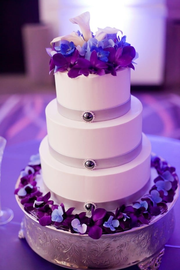 gâteau-mariage-mauve-violet-bleu-blanc-décoré-fleurs