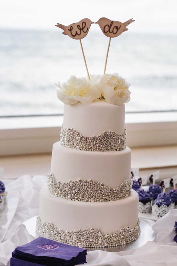 gâteau-mariage-original-décoré-perles-argentées-oiseaux