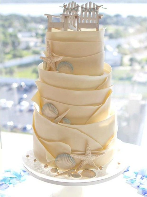 gâteau-mariage-original-esprit-bord-mer-décoré-fauteuils-Adirondack