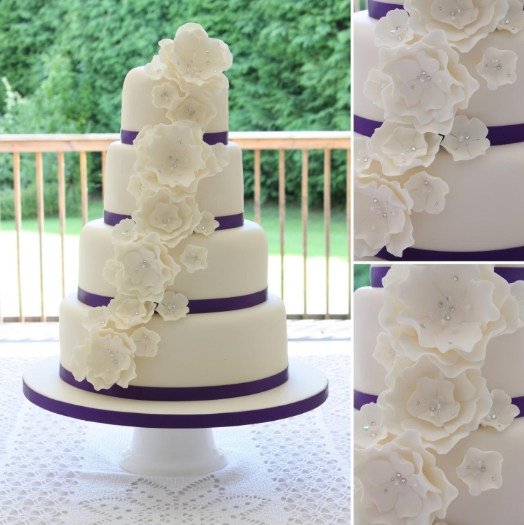 gâteau de mariage ruban-violet-décoré-fleurs-sucrées-blanches