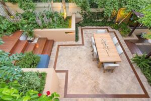 idee-petit-jardin-terrasse-escalier-bois-table-rectangulaire