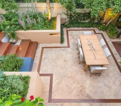 idee-petit-jardin-terrasse-escalier-bois-table-rectangulaire