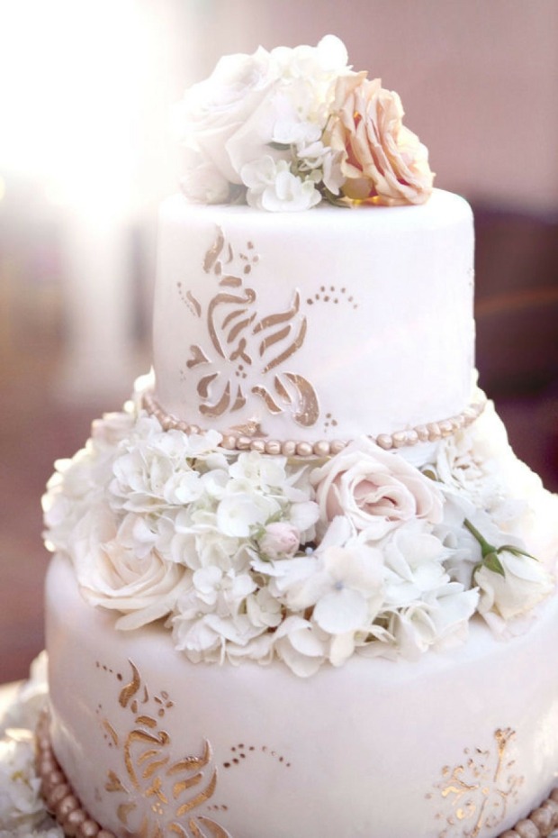 idée-gâteau-mariage-américain-décoré-perles-fleurs