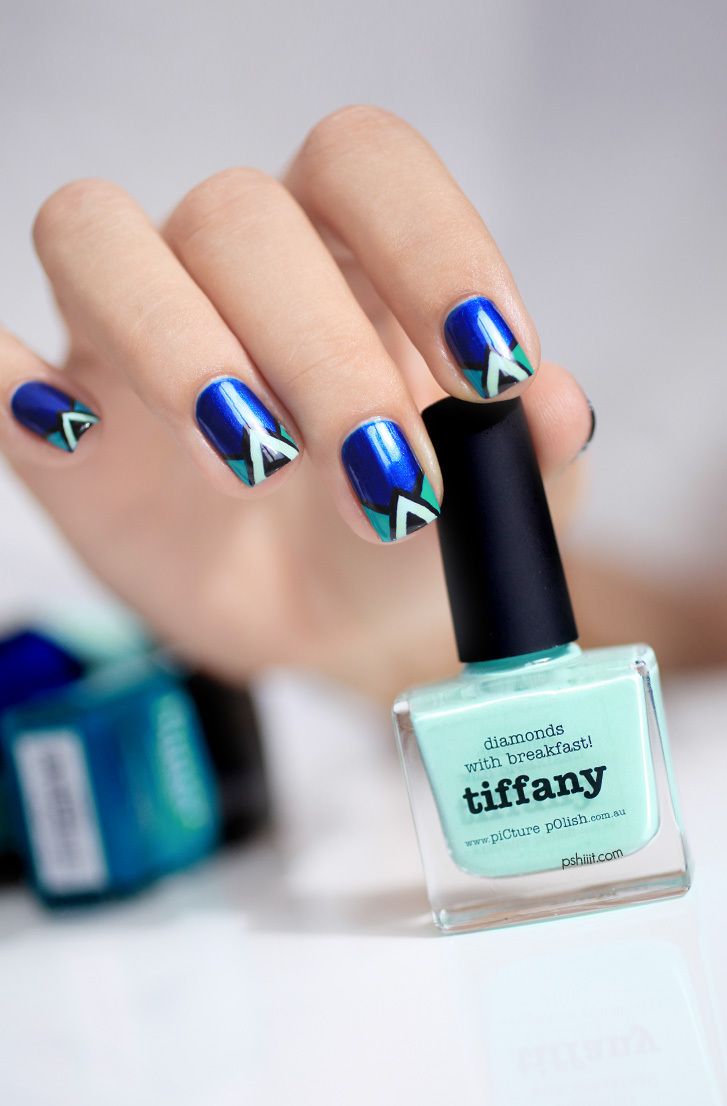 idée-nail-art-été-bleu-marine-turquoise-triangles