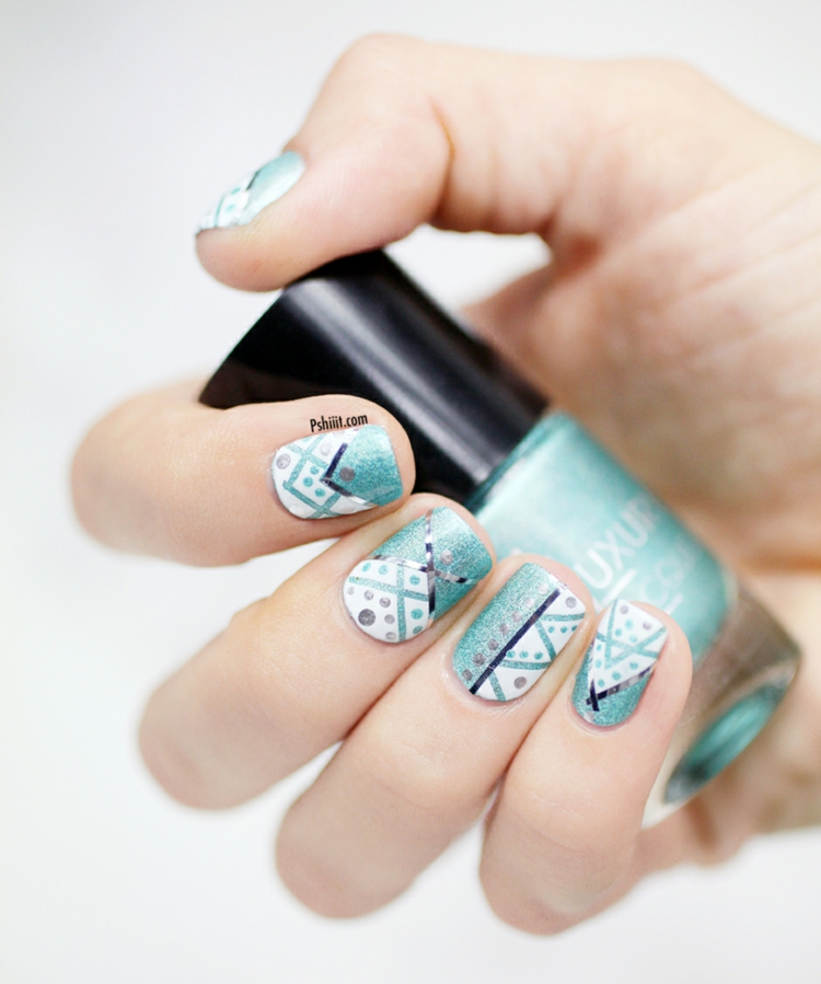 idée-nail-art-été-turquoise-clair-fils-argentés-motifs-géométriques