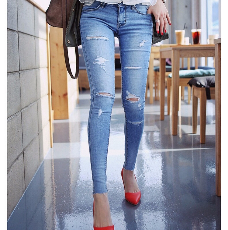 jean-troué-femme-Skinny-Jeans-chaussures-rouges-talons-hauts