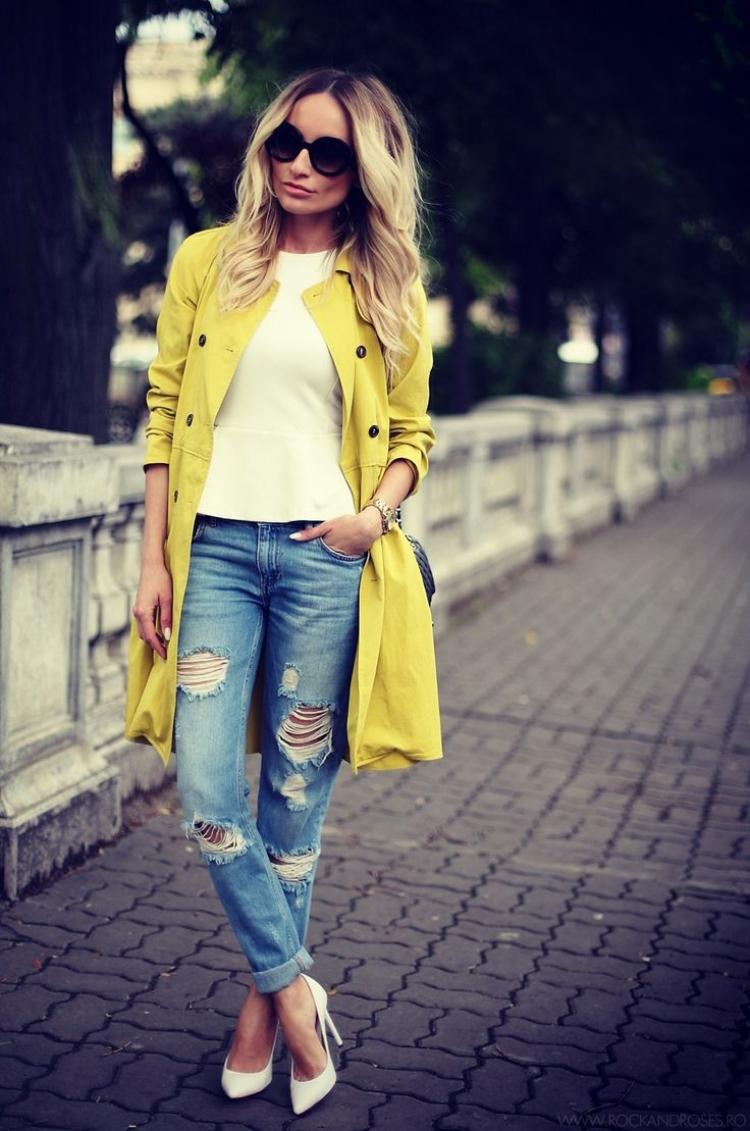 jean-troué-femme-chaussures-blanches-veste-jaune