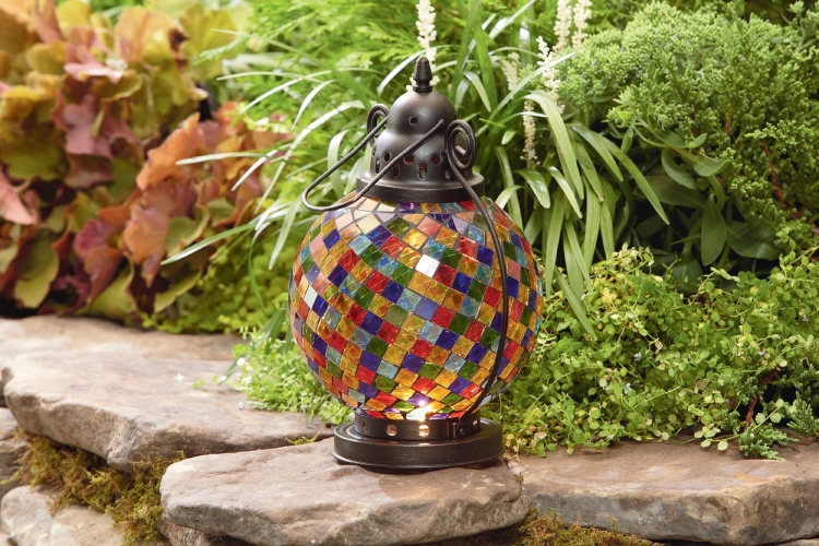 lanterne-vitrail-magnifique-poser-accrocher-jardin