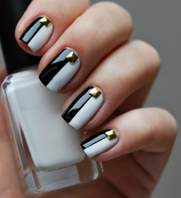 manucure origianle nail art noir blanc bijoux ongles or